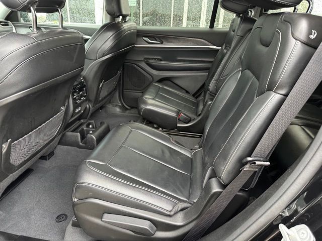 2023 Jeep Grand Cherokee L Limited — photo 12 of 26