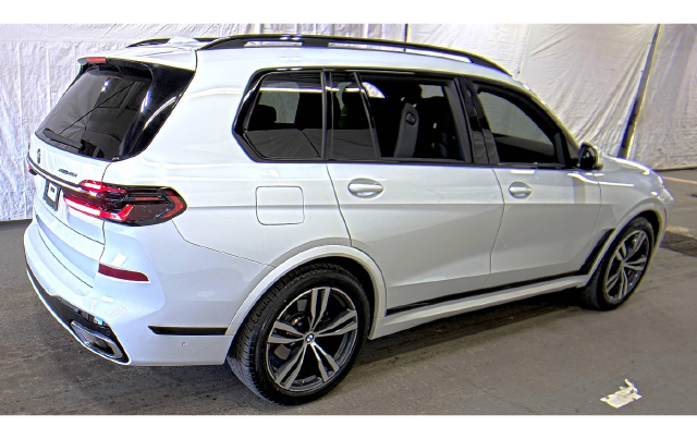 2024 BMW X7 xDrive40i — photo 3 of 9