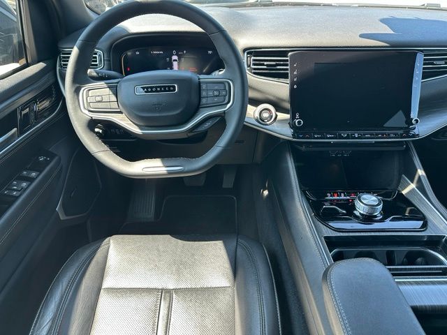 2024 Jeep Wagoneer Series II — photo 14 of 35