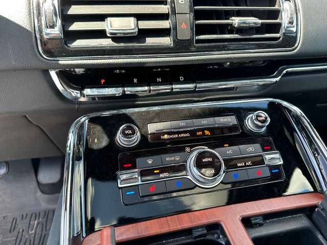 2022 Lincoln Navigator Reserve — photo 28 of 38