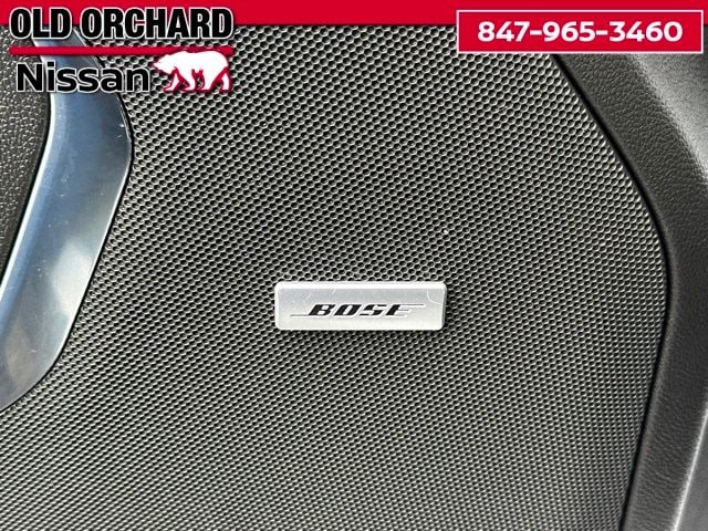 2023 Chevrolet Suburban Z71 — photo 10 of 22