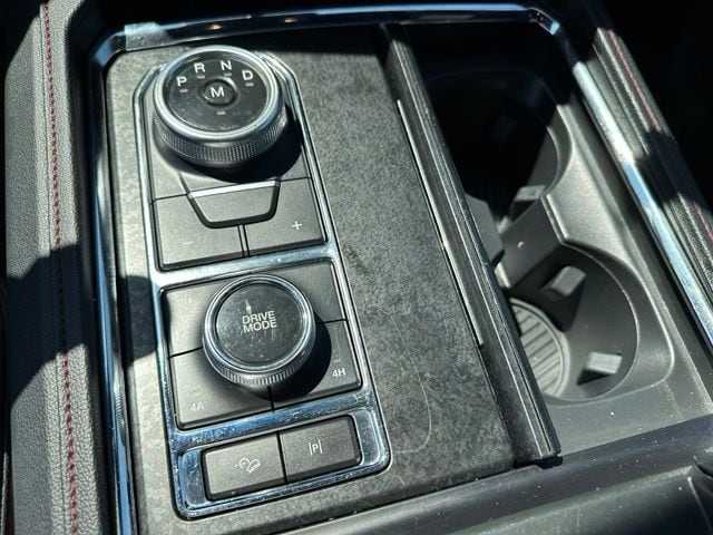 2022 Ford Expedition Limited — photo 27 of 38