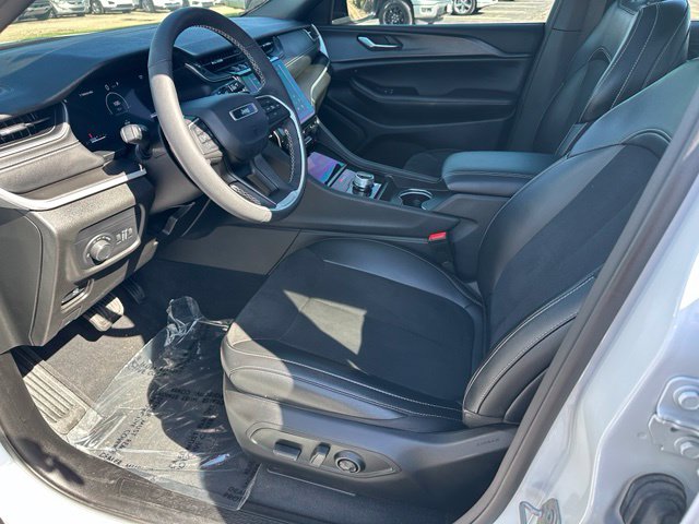 2024 Jeep Grand Cherokee L Altitude X — photo 21 of 31