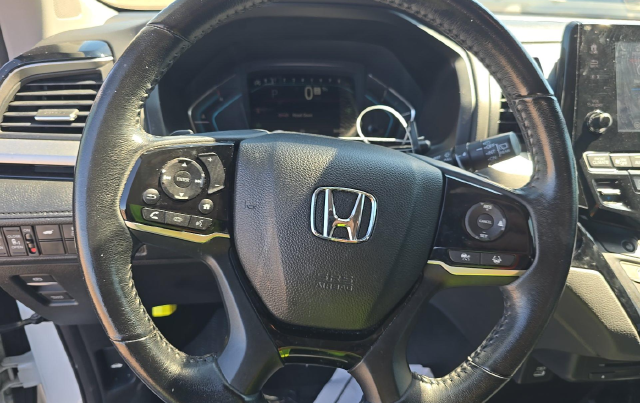 2022 Honda Odyssey Touring — photo 5 of 6