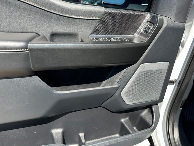 2023 Ford F-150 Raptor — photo 21 of 37