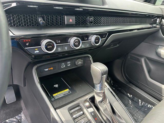 2024 Honda CR-V Hybrid Sport Touring — photo 25 of 32