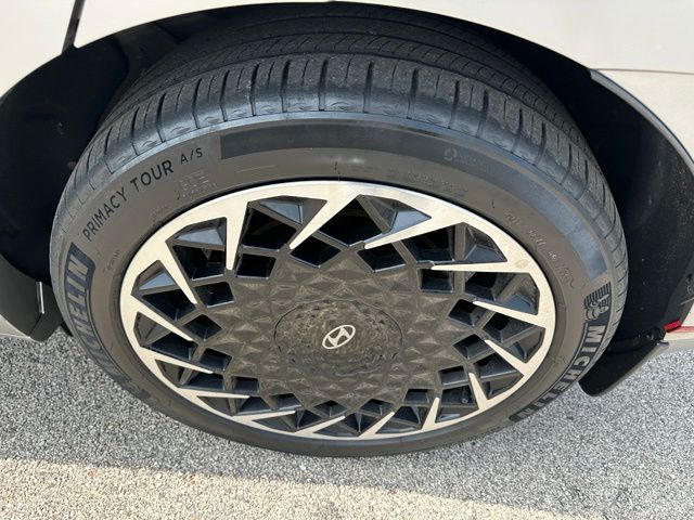 2023 Hyundai IONIQ 5 Limited — photo 8 of 38