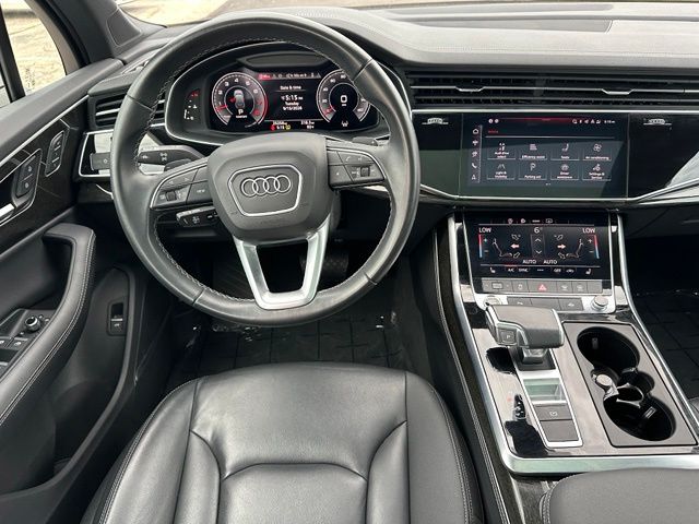 2025 Audi Q7 55 Premium Plus — photo 22 of 34