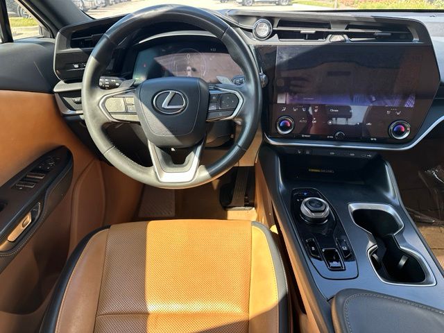 2023 LEXUS RZ 450e Premium — photo 20 of 32