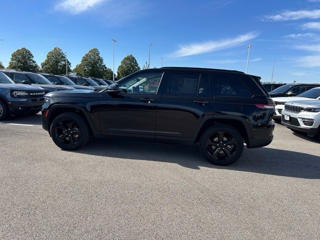 2023 Jeep Grand Cherokee Limited — photo 7 of 37