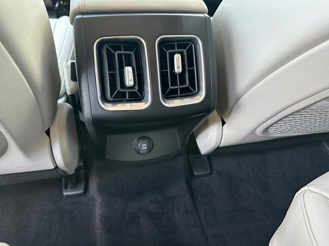 2025 Kia Sorento Plug-In Hybrid EX — photo 21 of 34