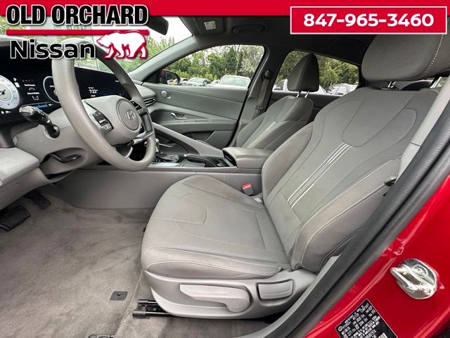 2024 Hyundai Elantra SEL — photo 9 of 21