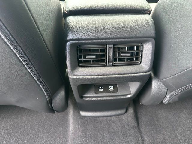 2024 Honda CR-V Hybrid Sport Touring — photo 17 of 32