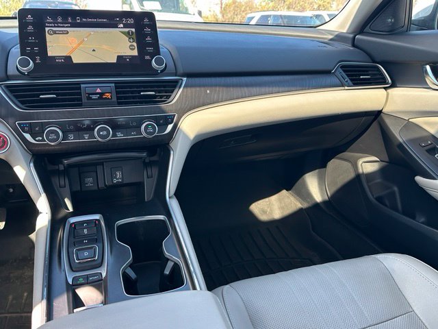 2020 Honda Accord Touring 2.0T — photo 13 of 29