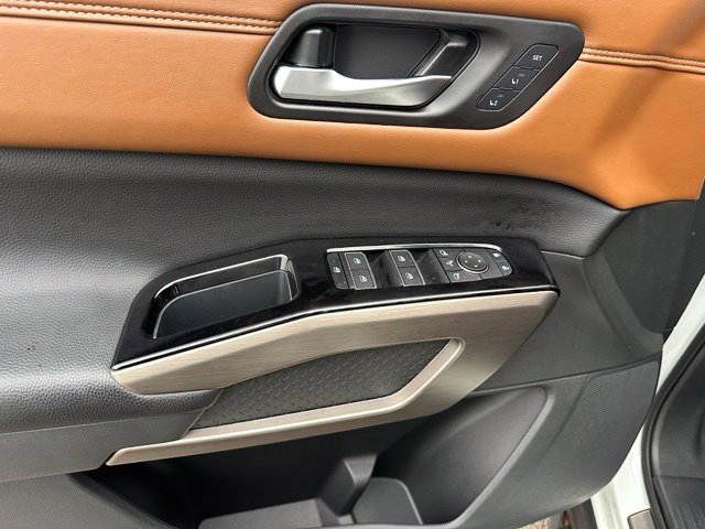 2024 Nissan Pathfinder Platinum — photo 25 of 36