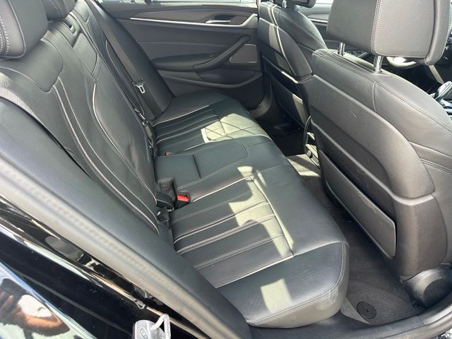 2023 BMW 5 Series M550i xDrive — photo 11 of 32