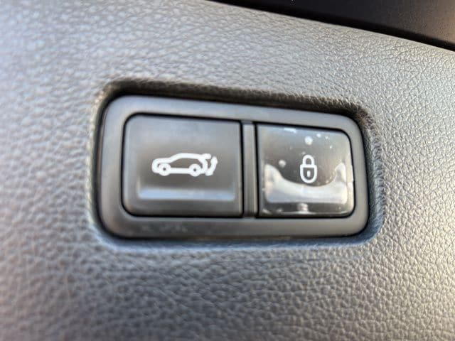 2023 Genesis GV80 2.5T — photo 11 of 34