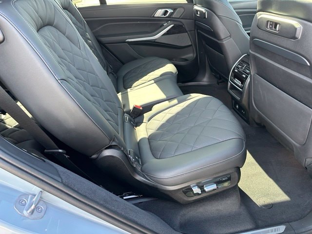 2024 BMW X7 xDrive40i — photo 9 of 32