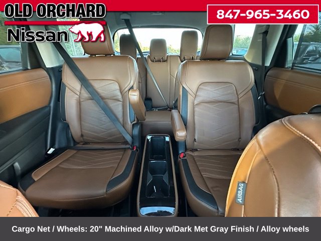 2023 Nissan Pathfinder Platinum — photo 11 of 23