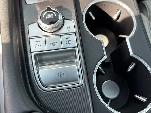 2025 Genesis G70 3.3T Sport Advanced — photo 24 of 39
