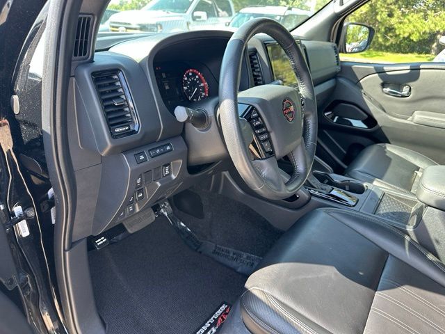 2022 Nissan Frontier PRO-4X — photo 19 of 49