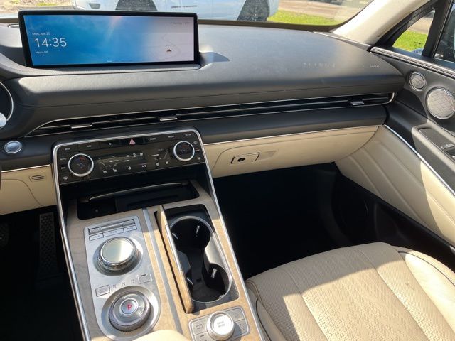 2023 Genesis GV80 2.5T — photo 15 of 34