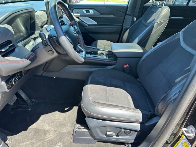 2025 Ford Explorer ST — photo 23 of 38