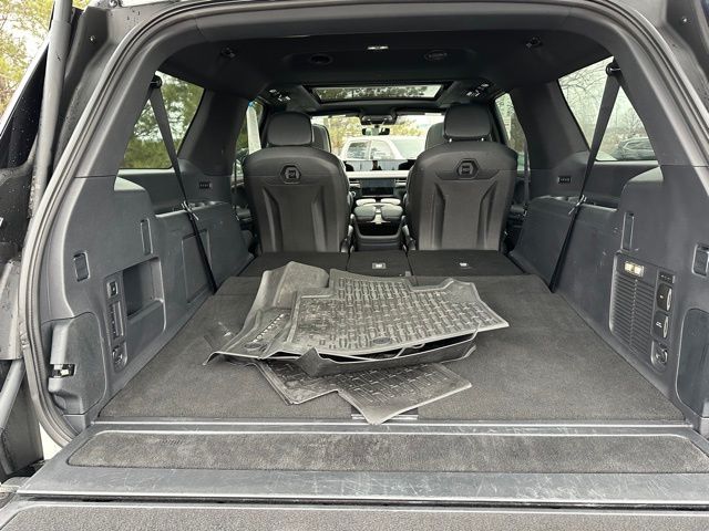 2025 Lincoln Navigator L Reserve — photo 12 of 41