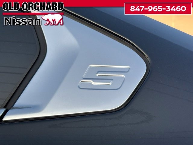 2025 BMW 5 Series 530i xDrive — photo 11 of 24