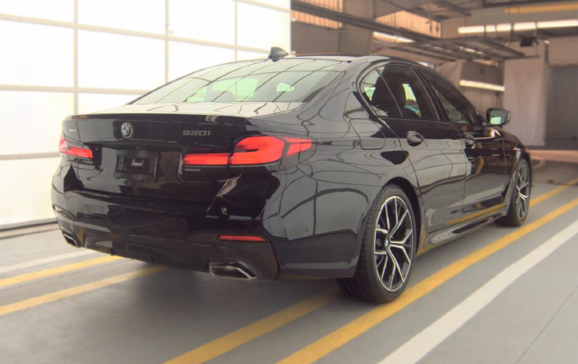 2023 BMW 5 Series 530i xDrive — photo 4 of 11