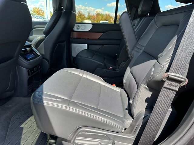 2022 Lincoln Navigator Reserve — photo 16 of 38