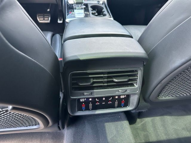 2023 Audi RS Q8 4.0T — photo 15 of 29