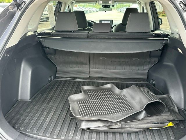 2022 Toyota RAV4 Hybrid XLE — photo 12 of 28