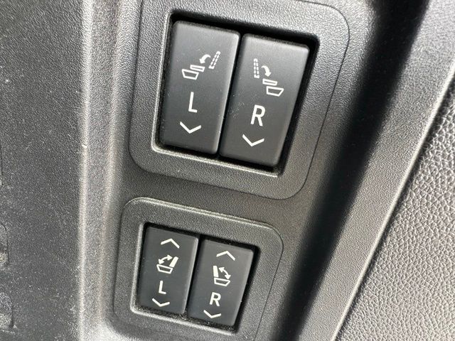 2024 Chevrolet Traverse RS — photo 12 of 38