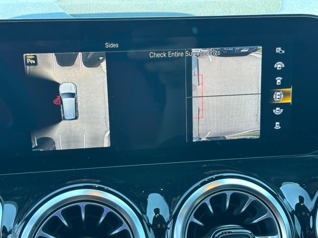 2022 Mercedes-Benz GLB GLB 35 AMG® — photo 30 of 34