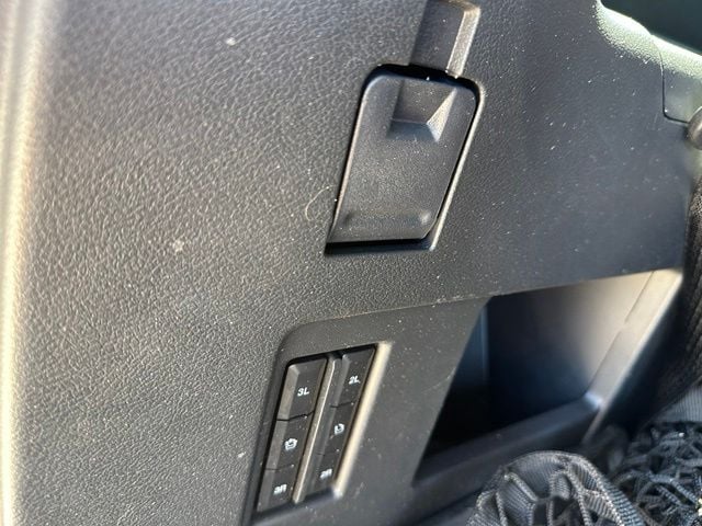 2022 Ford Expedition Limited — photo 12 of 38