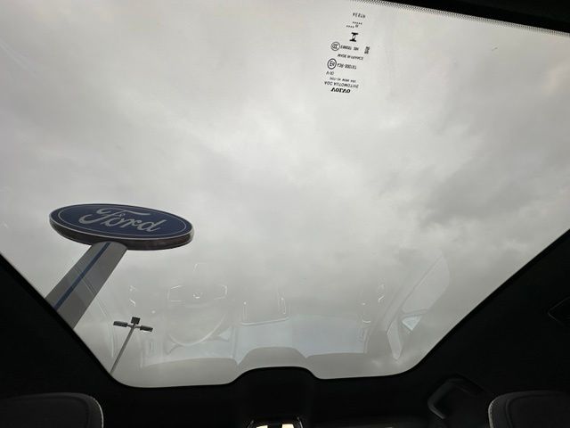 2023 Volvo C40 Recharge Pure Electric Ultimate — photo 17 of 34