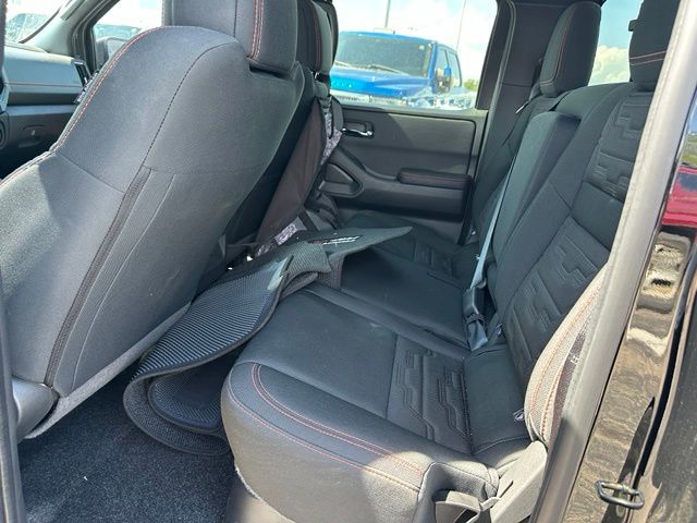 2025 Nissan Frontier PRO-4X — photo 12 of 43