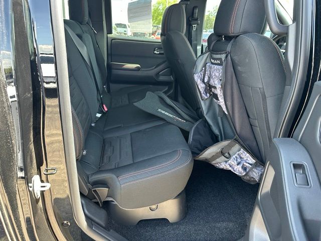 2025 Nissan Frontier PRO-4X — photo 11 of 43