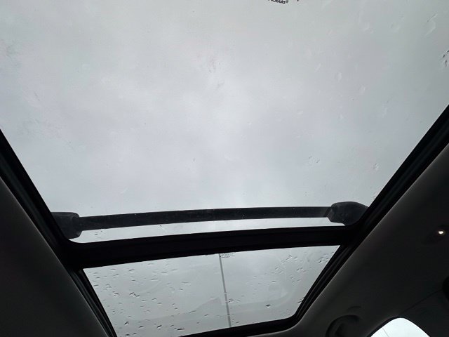 2023 Jeep Grand Cherokee Limited — photo 17 of 36