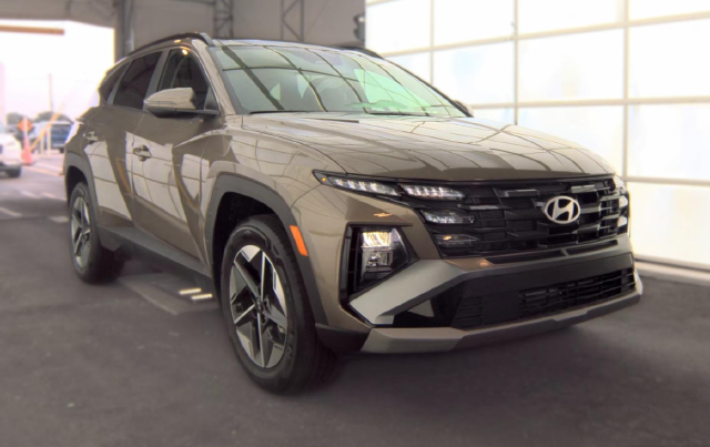 2025 Hyundai Tucson Hybrid SEL Convenience — photo 2 of 9