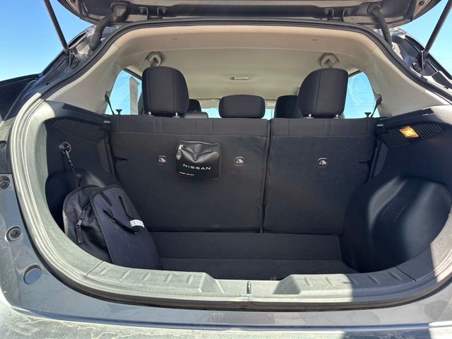 2025 Nissan Leaf S — photo 8 of 24