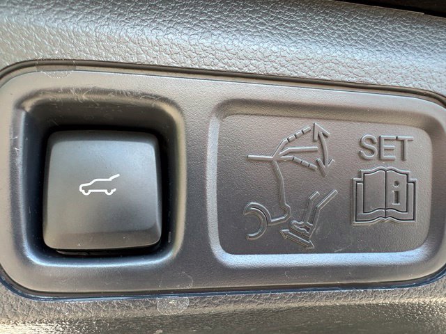 2023 Ford Expedition Max Limited — photo 16 of 39