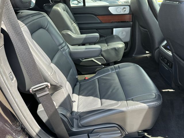 2022 Lincoln Navigator Reserve — photo 11 of 36