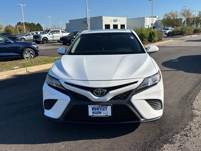 2018 Toyota Camry SE — photo 2 of 27