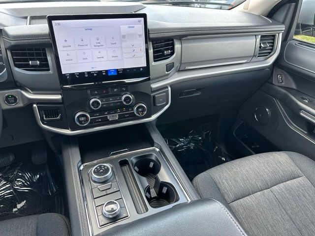 2024 Ford Expedition Max XLT — photo 17 of 41