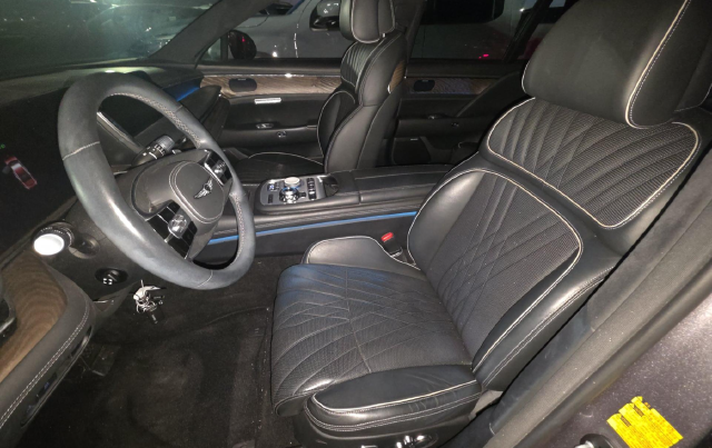 2023 Genesis G90 3.5T — photo 5 of 9