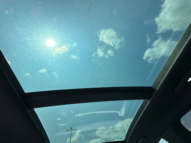 2025 Hyundai Tucson Hybrid Limited — photo 15 of 39