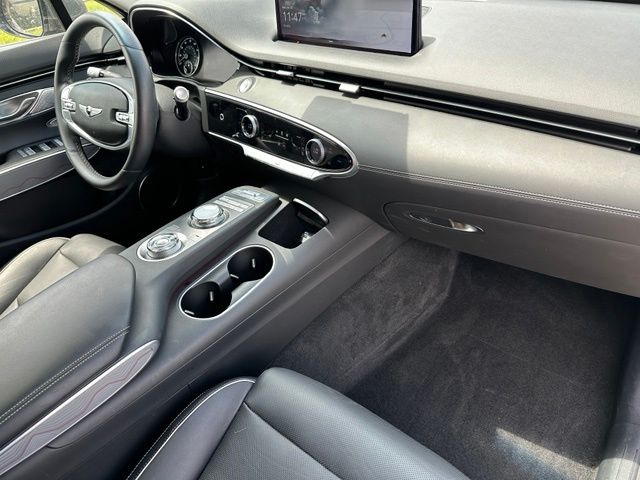 2025 Genesis GV70 2.5T — photo 11 of 34