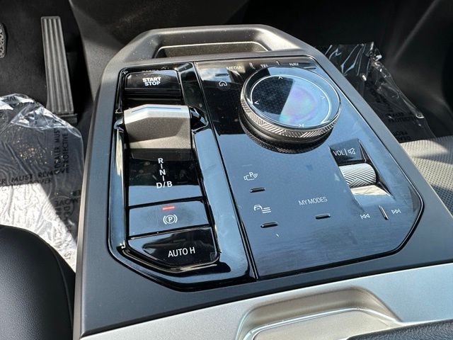 2023 BMW iX xDrive50 — photo 39 of 44